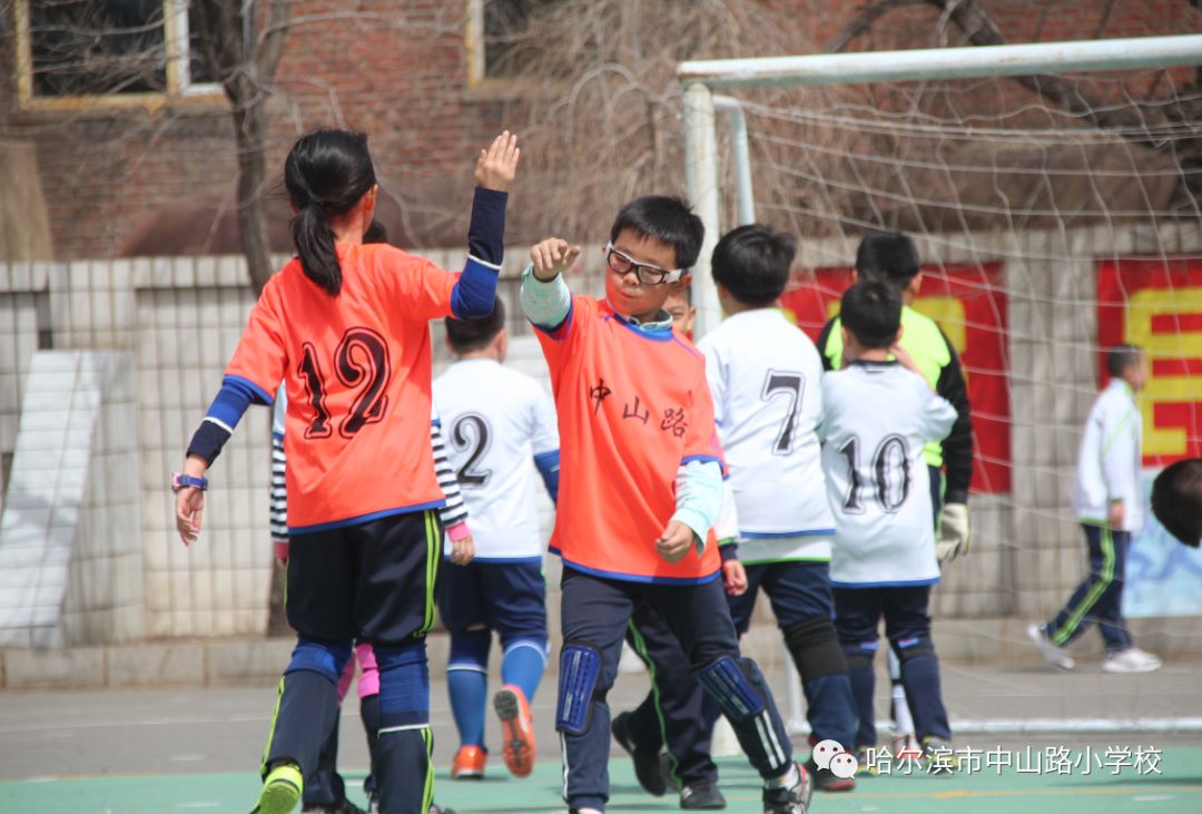 小学三年级足球教案，激发兴趣，培养基础，享受足球乐趣