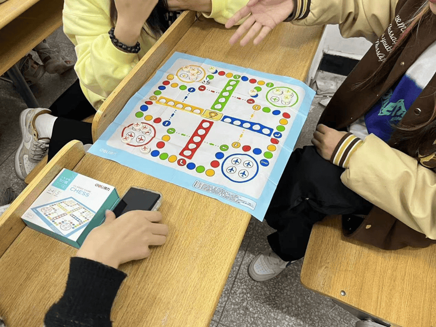 2036年澳门资料大全免费彩色，探索未来之窗的彩绘世界与智慧指南2023澳门资料大全免费彩色4999
