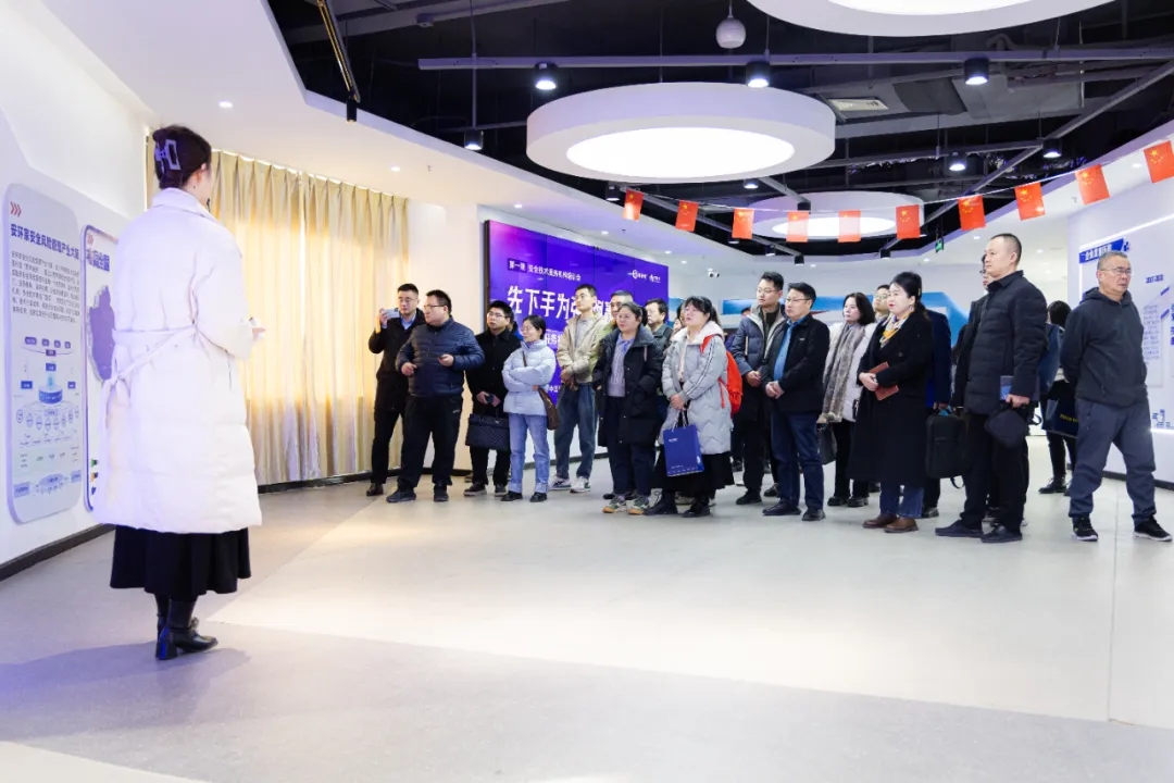 2036年，展望未来，澳门资料大全的数字化与安全新篇章—从免费到高质量付费服务的转型之路探索2023澳门正版资料大全免费图片半岛铁盒